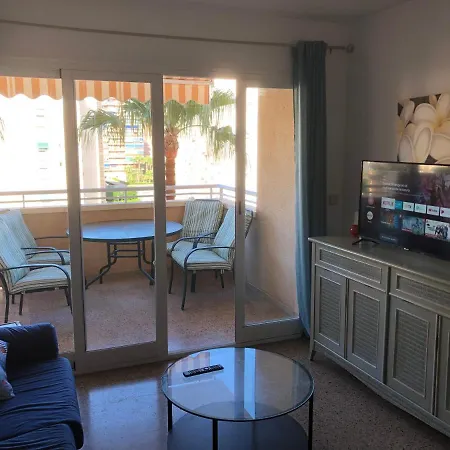 Precioso En Urbanización Junto Al Mar. Apartamento