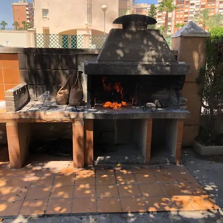 Precioso En Urbanizacion Junto Al Mar.