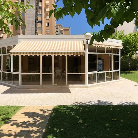 Precioso En Urbanizacion Junto Al Mar.